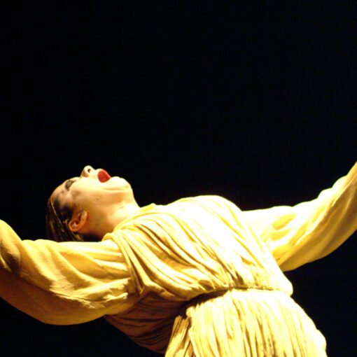 Mariana Oliveira. Medeia, de Eurípides, 2003. Foto: Luiz Henrique Sá.