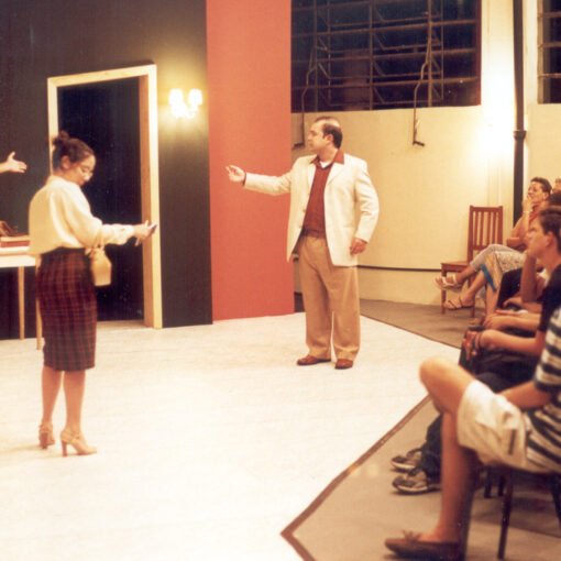 Alexandre Dantas, Mariana Oliveira e Antônio Alves. Vestir os nus, de Luigi Pirandello, 2004. Foto: Luiz Henrique Sá.