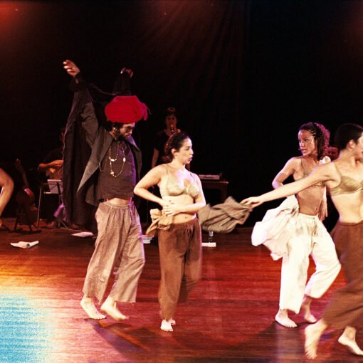 Diogo Cardoso, Pedro Rocha, Viviana Rocha, Ana Luiza Alkimim, Fernanda Maia e Flavia Naves. Peer Gynt, de Henrik Ibsen (leitura encenada), 2006. Foto: Luiz Henrique Sá.