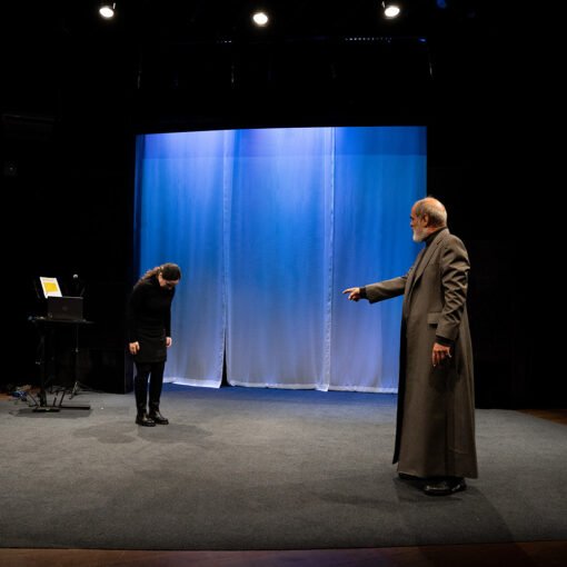 Viviana Rocha e Gustavo Ottoni. AntígonaCreonte, de Antonio Guedes e Fátima Saadi, a partir de Sófocles, 2024. Foto: Carolina Maduro.