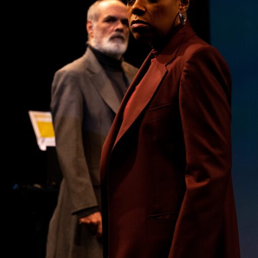 Vilma Melo e Gustavo Ottoni. AntígonaCreonte, de Antonio Guedes e Fátima Saadi, a partir de Sófocles, 2024. Foto: Carolina Maduro.